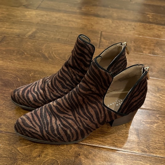 new directions Shoes - New Directions Womens Fredricka Ankle Boots Booties Brown Tiger Print Zip 9.5